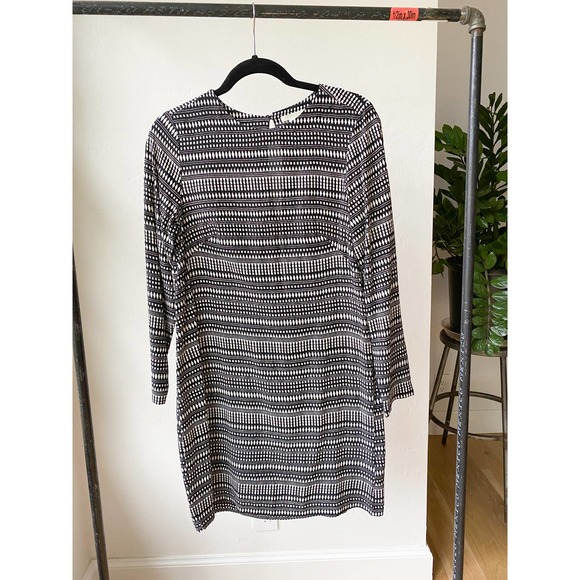 H & M Women's White/Black Tribal Striped Long Sleeve Keyhole Back Dress size 6 - Picture 1 of 8